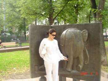 Слон и моська и Валерия.